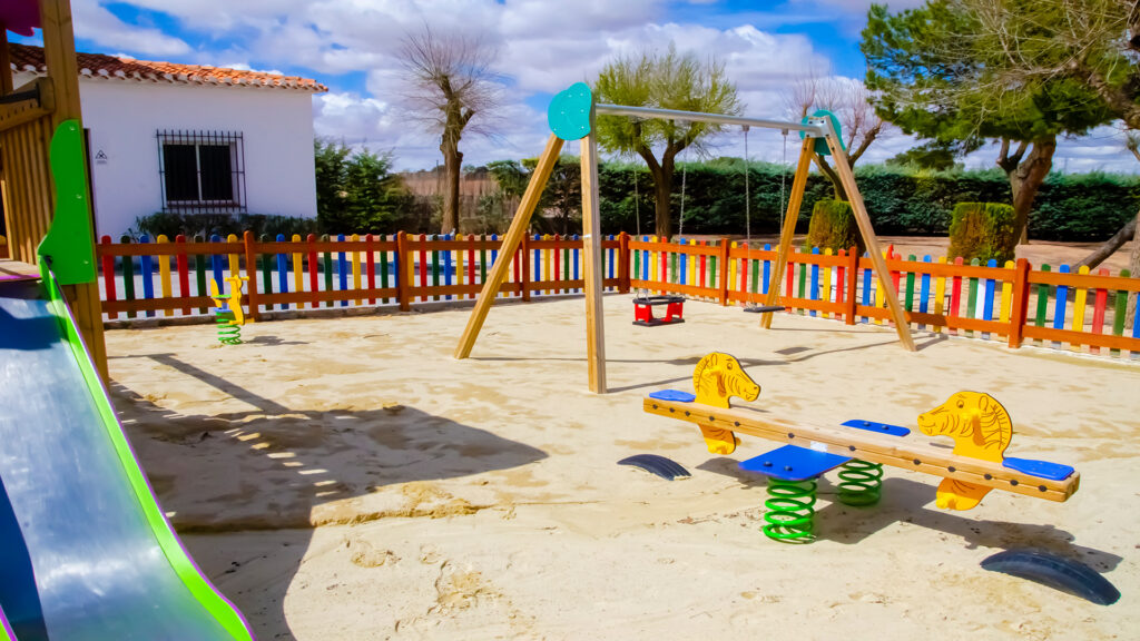 Juegos Infantiles en el Parque del Club Deportivo Las Tinajas